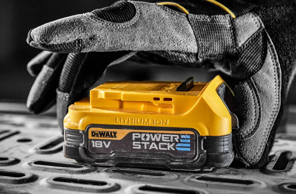 Akumulator DEWALT DCBP034 1.7Ah 18V praca bez uciazliwego kabla mobilnosc eleastycznosc niewielkich rozmiarow 104 x 65 x 43 mm niska waga 0,32 kg