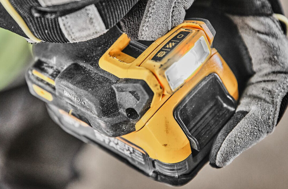 Wiertarko-wkrętarka DEWALT DCD800E1T silnik bezszczotkowy maksymalny moment obrotowy 90 Nm jasna dioda LED o wysokiej intensywnosci