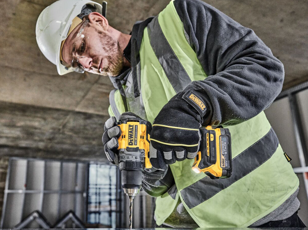 Wiertarko-wkrętarka DEWALT DCD800E1T ergonomiczna rekojesc antyposlizgowe tworzywo komfortowy uchwyt lekka konstrukcja 1,28 kg