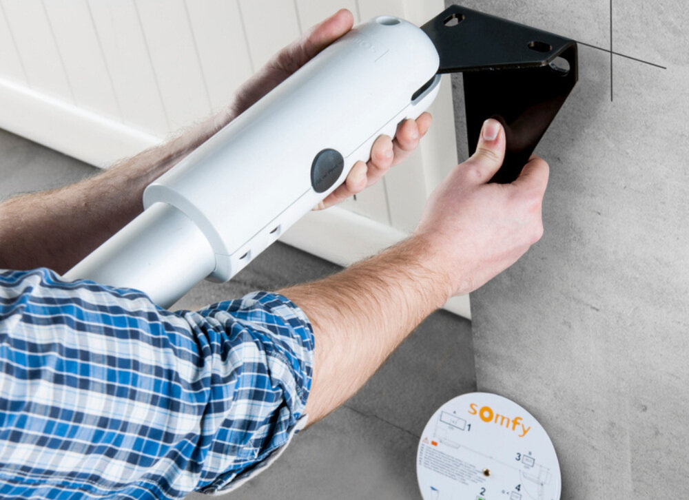 Napęd do bram skrzydłowych SOMFY SGS 201 do żelaznego typu bram szerokość 180 cm wysokość 2 metry waga krzydła do 200 kg