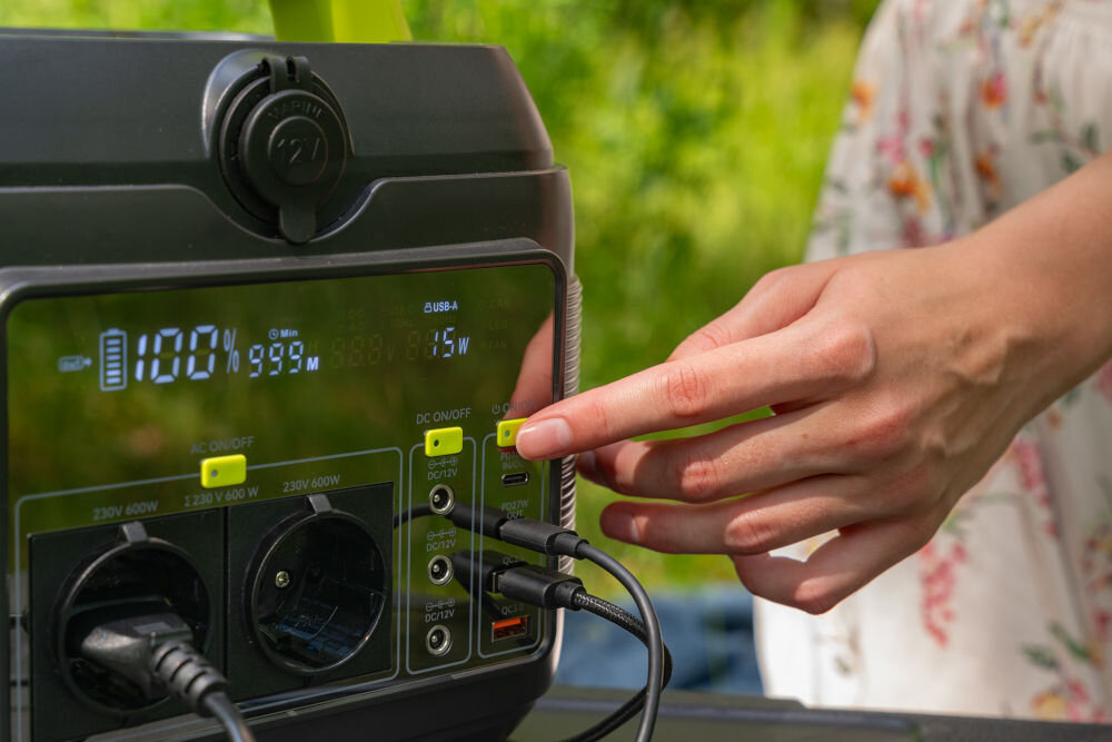 Stacja zasilania XLINE XPS600 wyświetlacz lcd wskaźniki