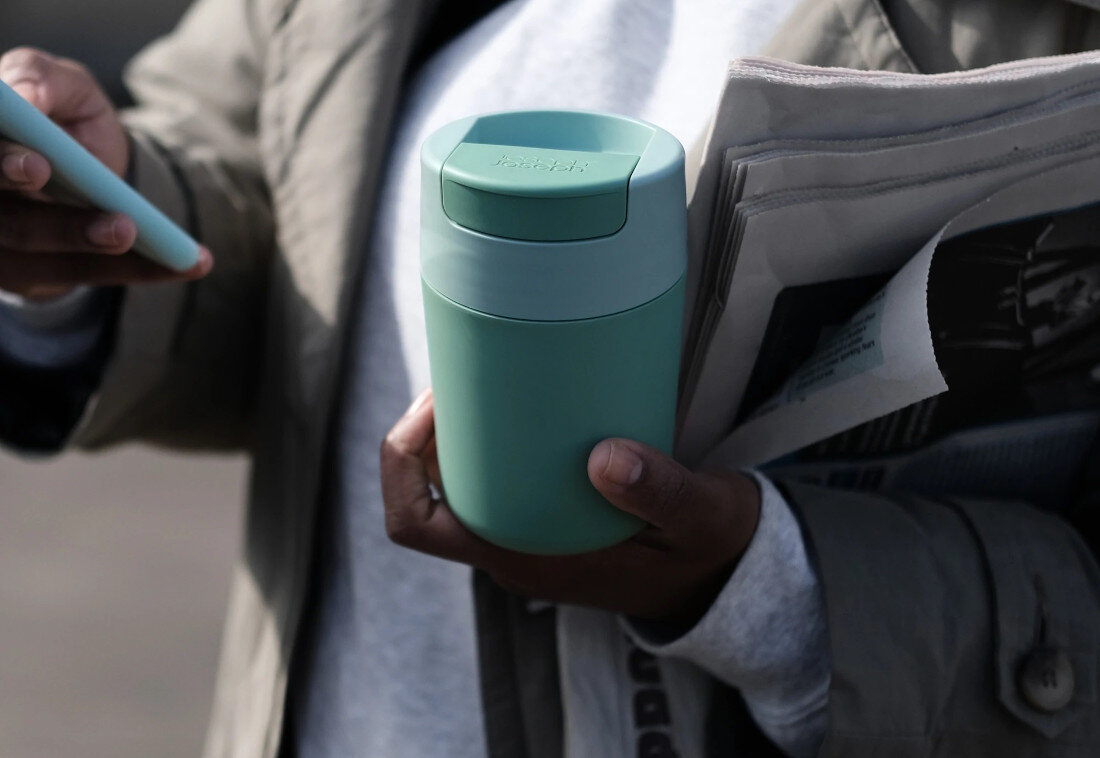 Kubek termiczny JOSEPH JOSEPH Sipp 81130  Zielony Antypoślizgowe wykończenie pewny chwyt przyjemny w dotyku trzymanie komfort użytkowania pozycja pionowa