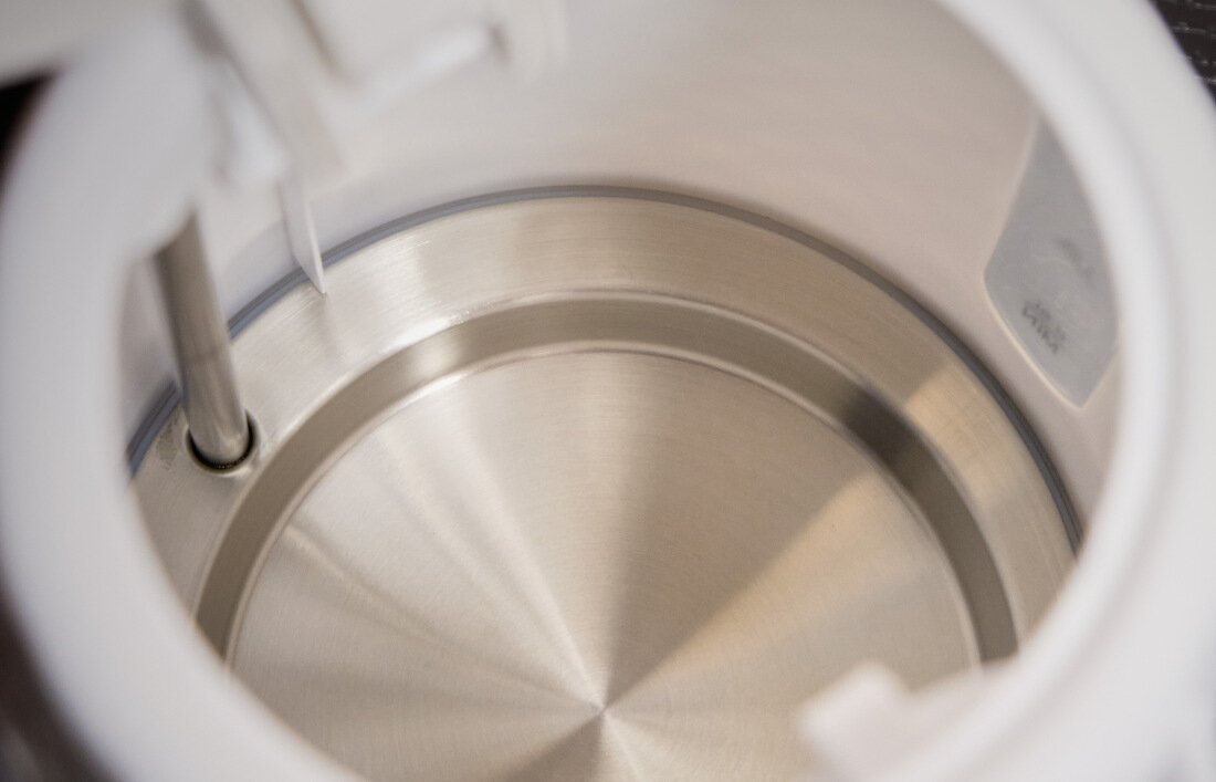 Czajnik ELDOM C280B Elli Bialy filtr antyosadowy zasilany sieciowo wysoka moc 2200 W