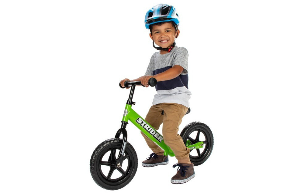 Rowerek biegowy STRIDER Classic 12 ST-M4GN Zielony rozwija równowagę pewność siebie żwawość w zielonym kolorze dla dzieci w wieku od 18 miesiąca życia do 5 lat