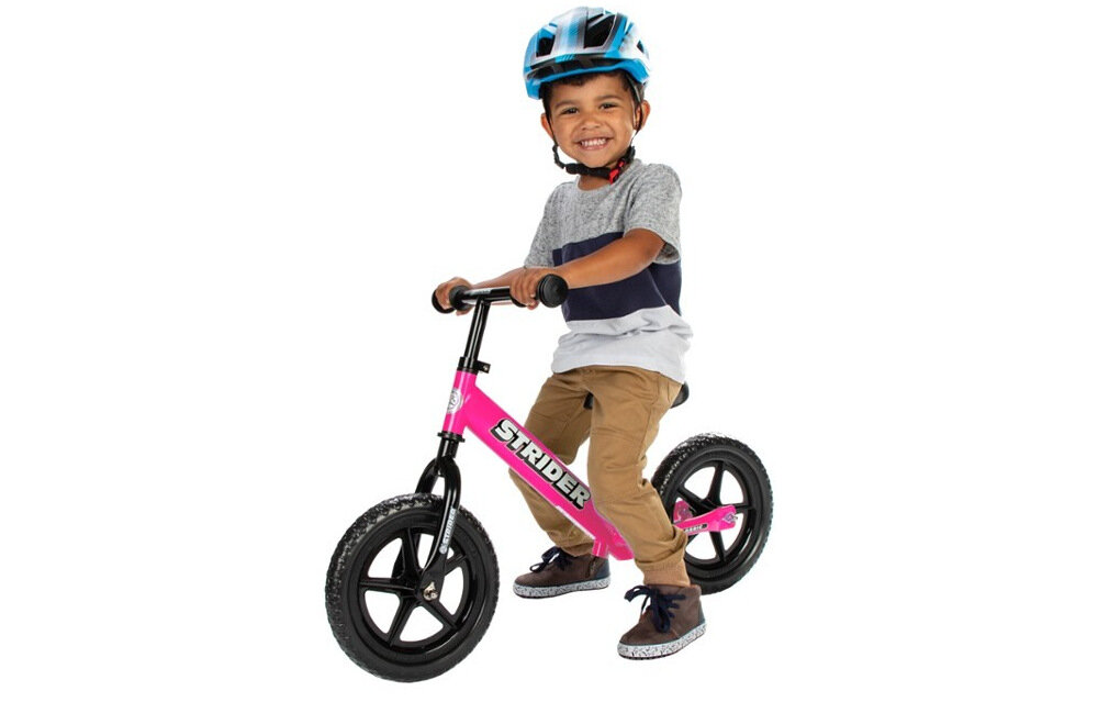 Rowerek biegowy STRIDER Classic 12 ST-M4PK Różowy rozwija równowagę pewność siebie żwawość w różowym kolorze dla dzieci w wieku od 18 miesiąca życia do 5 lat