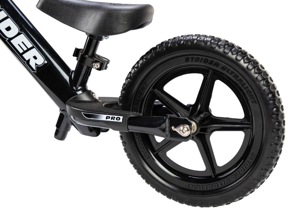 Rowerek biegowy STRIDER Pro 12 ST-P4BK Czarny koła 12-calowe formowane piankowe ultralekkie nie wymagają pompowania znakomita przyczepność zwrotność na każdej nawierzchni