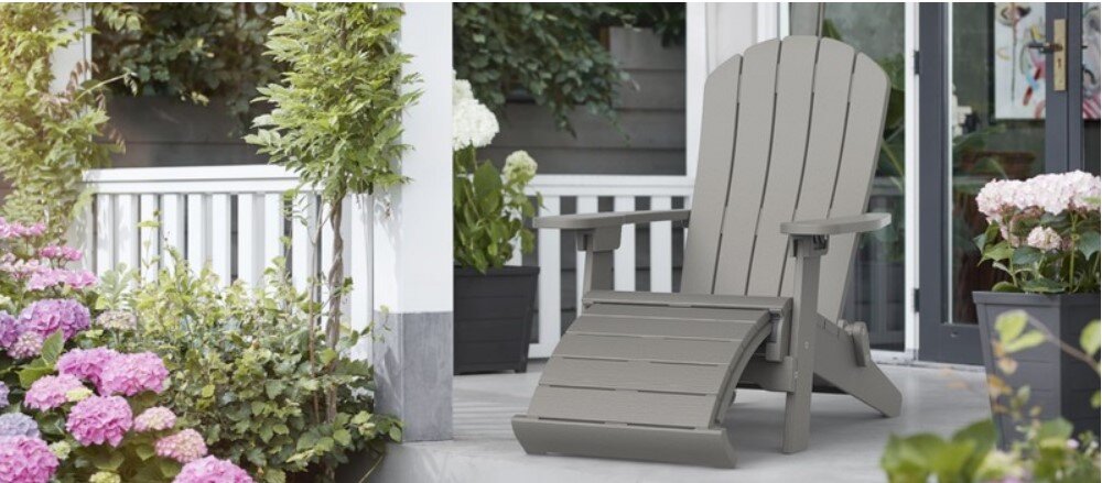 Fotel KETER Troy Adirondack 17211771 elegancki tradycyjna klasyczna stylistyka ogrodowa wysoka odporność na skrajne warunki atmosferyczne