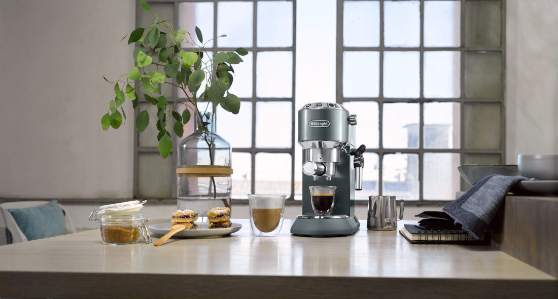 Ekspres DELONGHI Dedica Metallics EC785.AZ Niebieski cisnienie 15 bar filtr aromat smak espresso crema