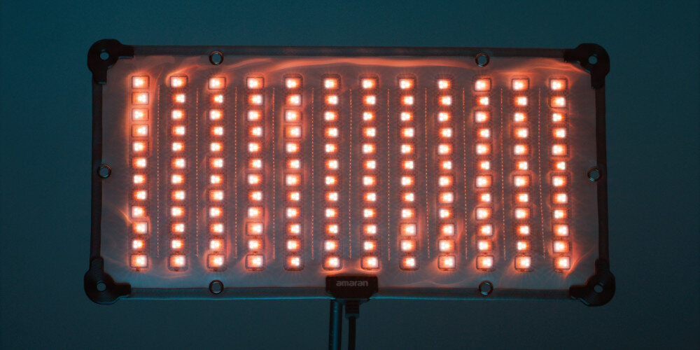 Lampa LED AMARAN F21c wymiarach 60 x 30 cm rzepom Velcro opasce zaciskowej 100 W diody LED RGBWW paletę HSI