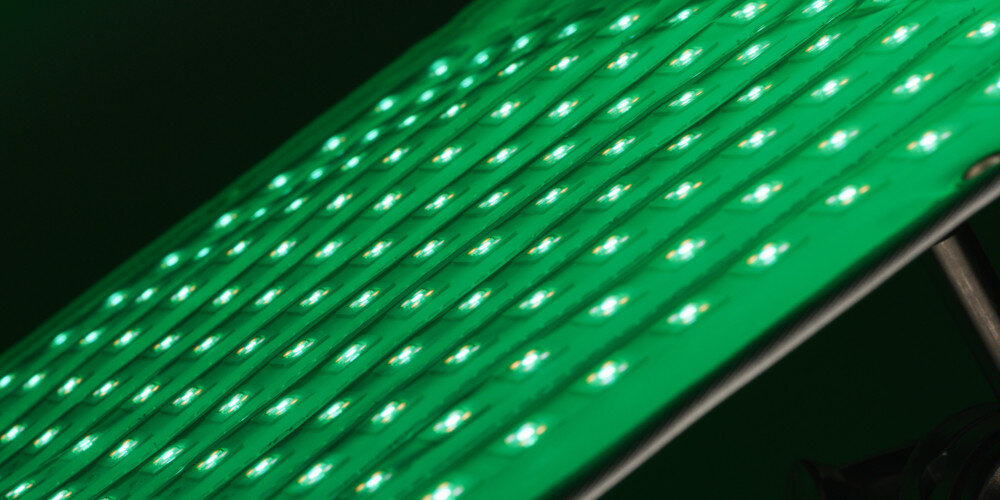 Lampa LED AMARAN F21c układowi RGBWW palety barw HSI regulacji intensywności, odcienia i saturacji