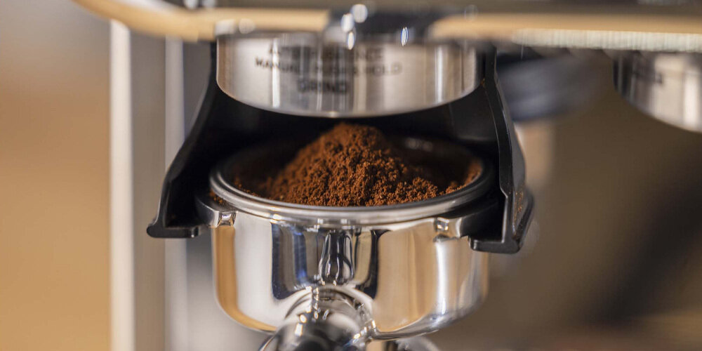 Ekspres SENCOR SES 6050SS 15 ustawień grubości mielenia Automatyczny czujnik 3 programy automatyczne funkcja Pre-Brew