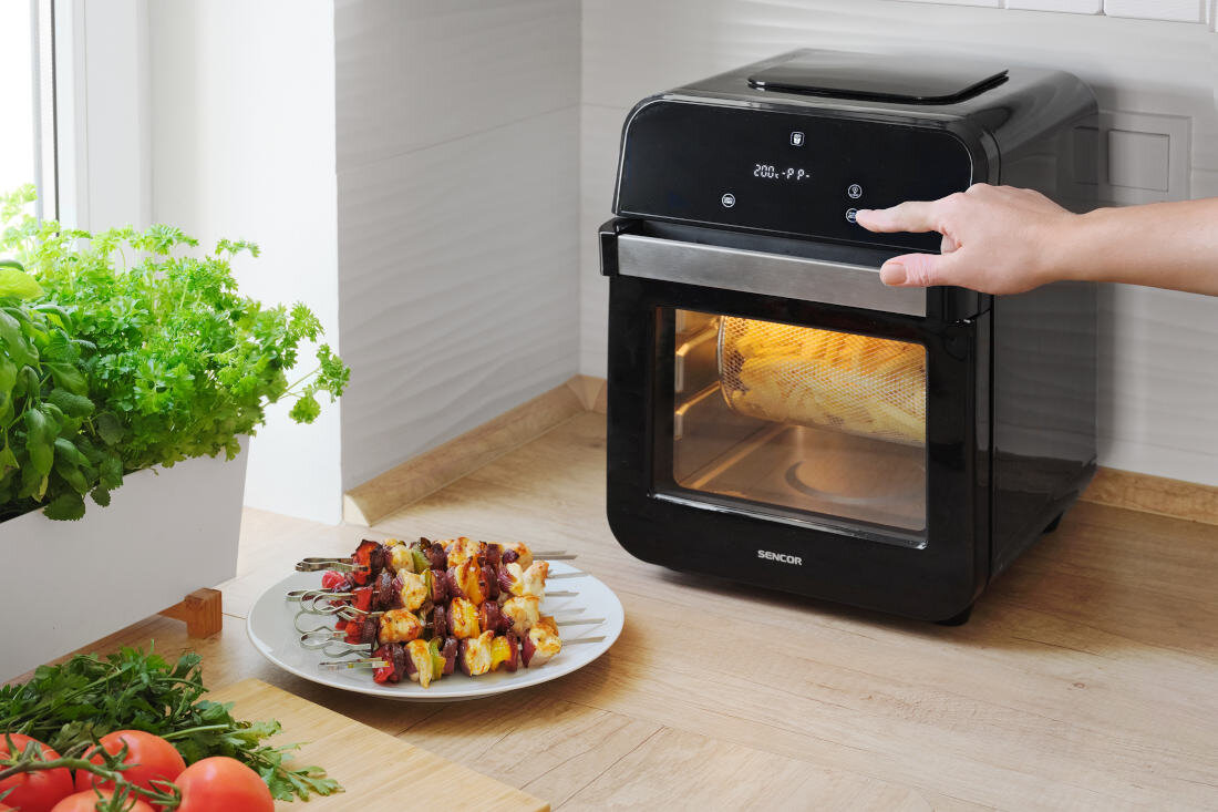 Air Fryer Frytownica beztłuszczowa SENCOR SFR 5510BK Programy dla Twojej wygody Pięć automatycznych trybów dania potrzeby ustawienia parametry Dotykowy panel sterowania jednym kliknięciem