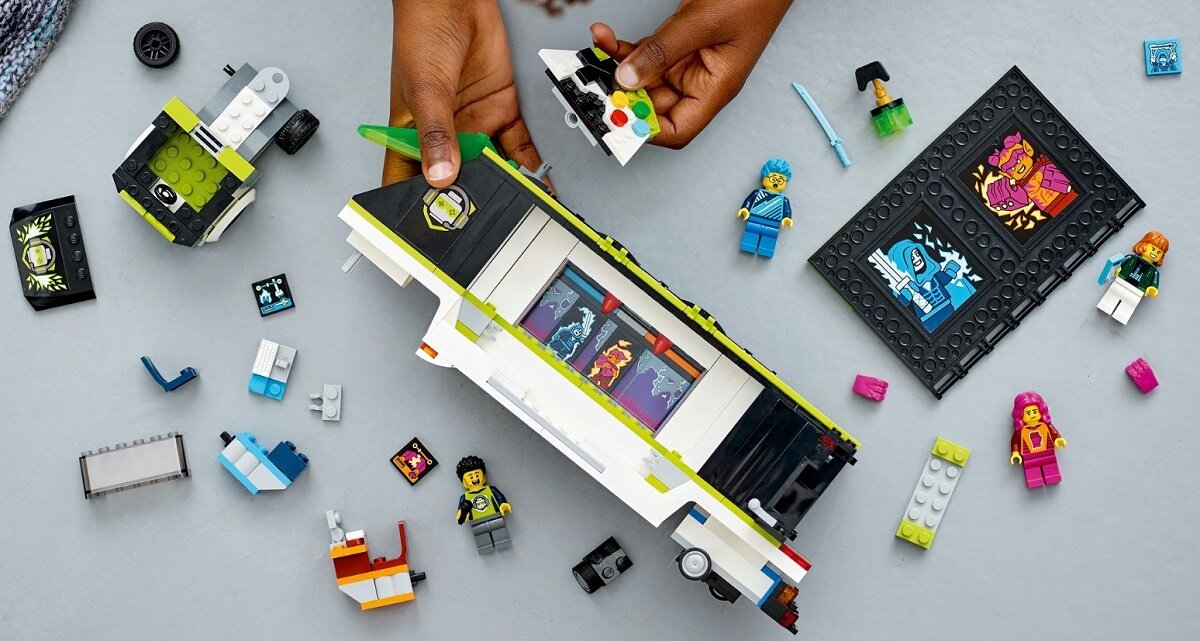 LEGO City Ciężarówka na turniej gier 60388 dziecko kreatywność zabawa nauka rozwój klocki figurki minifigurki jakość tradycja konstrukcja nauka wyobraźnia role jakość bezpieczeństwo wyobraźnia budowanie pasja hobby funkcje