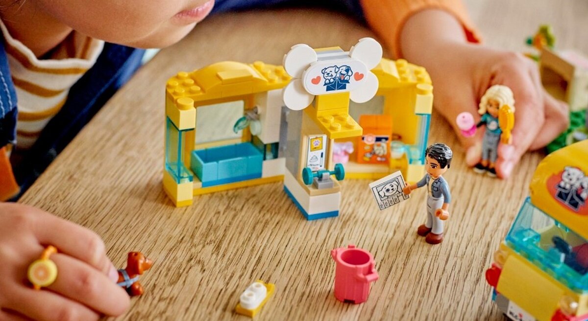 LEGO Friends Furgonetka ratunkowa dla psów 41741 dziecko kreatywność zabawa nauka rozwój klocki figurki minifigurki jakość tradycja konstrukcja nauka wyobraźnia role jakość bezpieczeństwo wyobraźnia budowanie pasja hobby funkcje instrukcje pies stół szczota mydło śmietnik kupa woda jedzenie