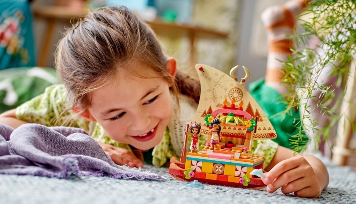 LEGO Disney Princess Katamaran Vaiany 43210 dziecko kreatywnść zabawa rozwój klocki figurki minifigurki jakość tradycja detale zwierzątka dekoracja