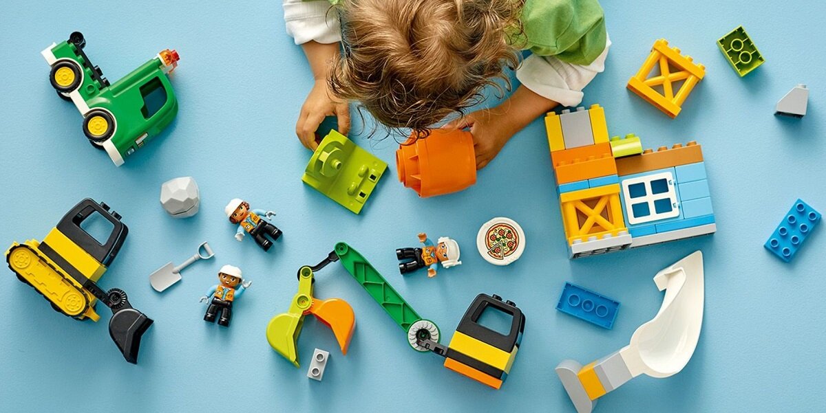 LEGO Duplo Budowa 10990 dziecko kreatywność zabawa nauka rozwój jakość tradycja konstrukcja nauka wyobraźnia role jakość bezpieczeństwo wyobraźnia budowanie pasja hobby funkcje instrukcje budowanie betoniarka maszyny Buldożer dźwig dźwięki światła