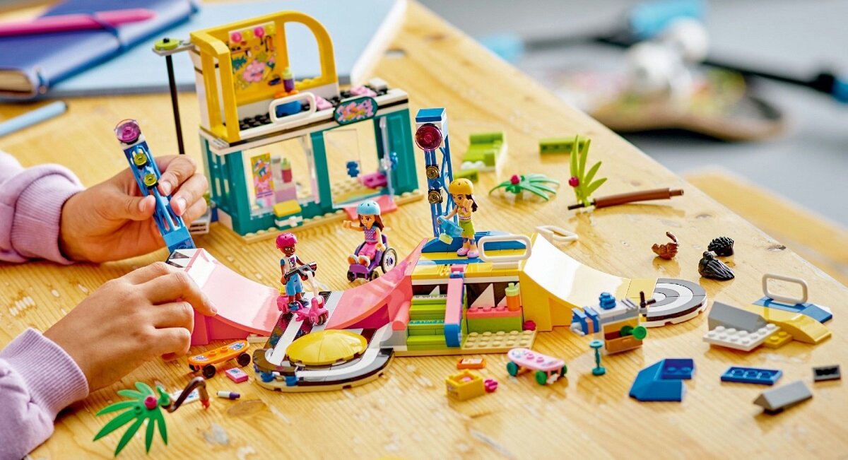 LEGO Friends Skatepark 41751 dziecko kreatywność zabawa nauka rozwój klocki figurki minifigurki jakość tradycja konstrukcja nauka wyobraźnia role jakość bezpieczeństwo wyobraźnia budowanie pasja hobby funkcje instrukcje