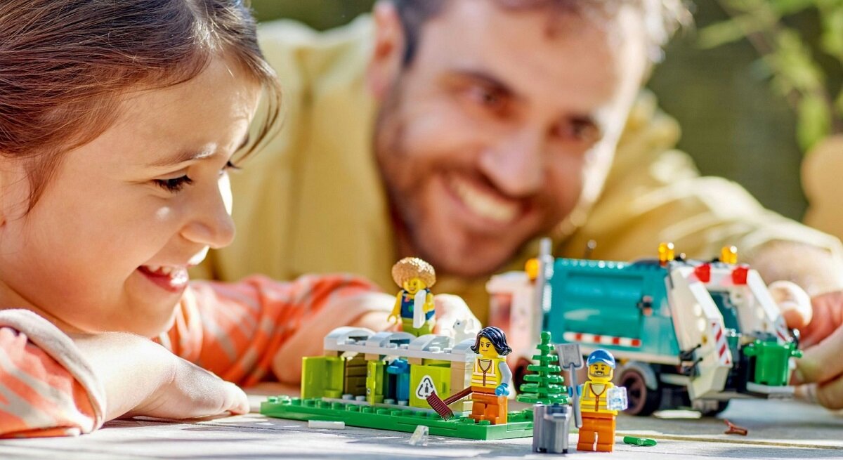 LEGO City Ciężarówka recyklingowa 60386 dziecko kreatywność zabawa nauka rozwój klocki figurki minifigurki jakość tradycja konstrukcja nauka wyobraźnia role jakość bezpieczeństwo wyobraźnia budowanie pasja hobby funkcje
