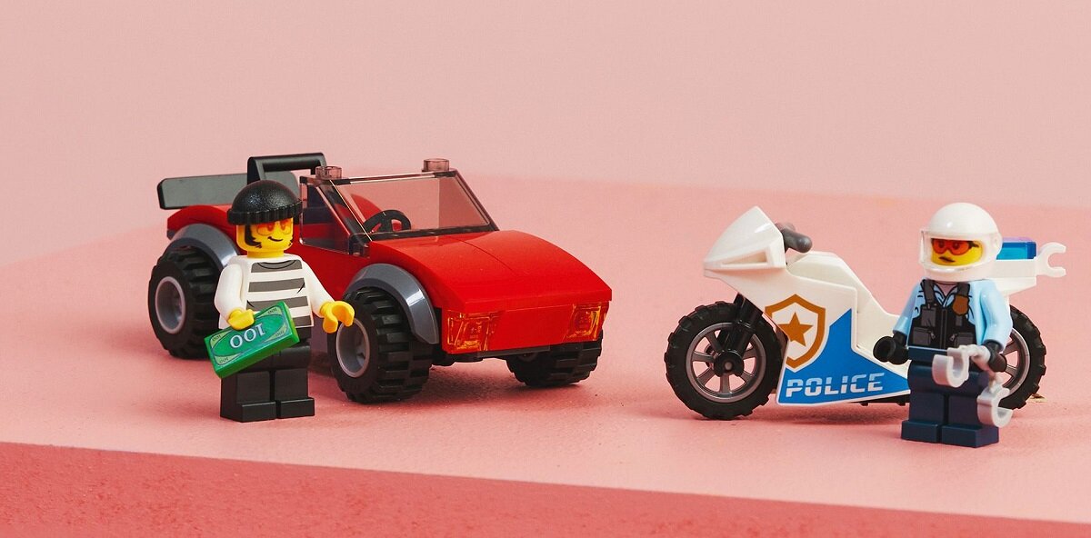 LEGO City Motocykl policyjny – pościg za samochodem 60392 dziecko kreatywność zabawa nauka rozwój klocki figurki minifigurki jakość tradycja konstrukcja nauka wyobraźnia role jakość bezpieczeństwo wyobraźnia budowanie pasja hobby funkcje instrukcja aplikacja LEGO Builder
