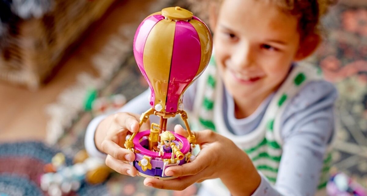 LEGO Disney Princess Podróż zaczarowanej księżniczki 43216 dziecko kreatywnść zabawa rozwój klocki figurki minifigurki jakość tradycja konstrukcja nauka wyobraźnia role jakość bezpieczeństwo nauka