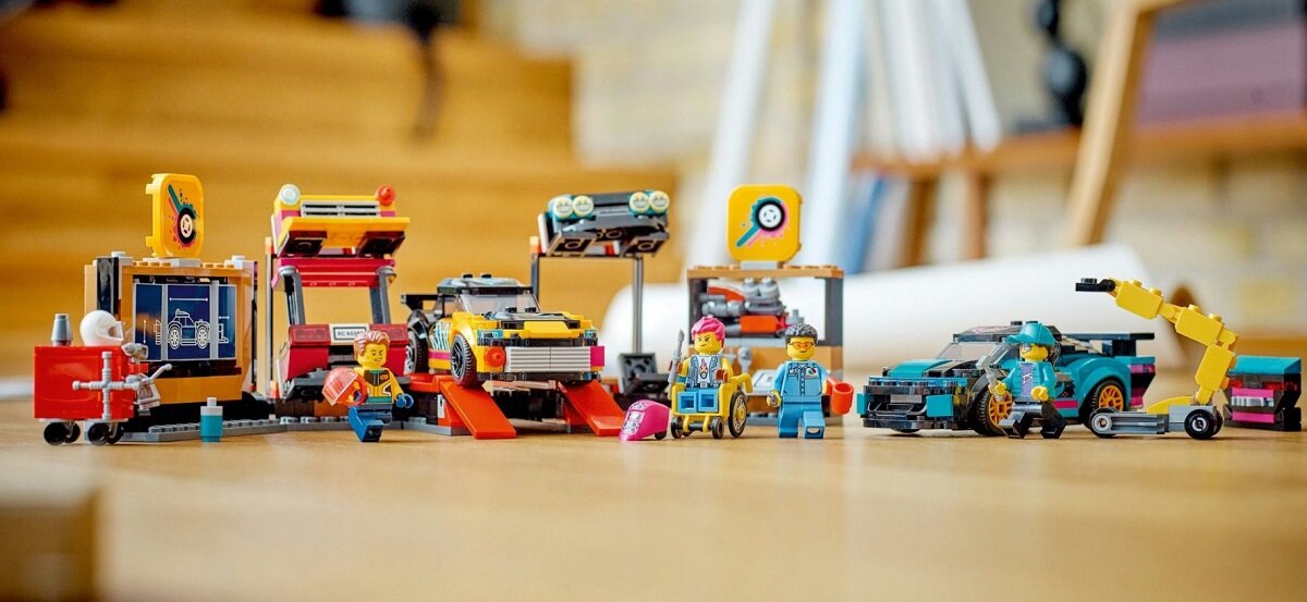 LEGO City Warsztat tuningowania samochodów 60389 dziecko kreatywność zabawa nauka rozwój klocki figurki minifigurki jakość tradycja konstrukcja nauka wyobraźnia role jakość bezpieczeństwo wyobraźnia budowanie pasja hobby funkcje instrukcje tuning samochody silnik moduły