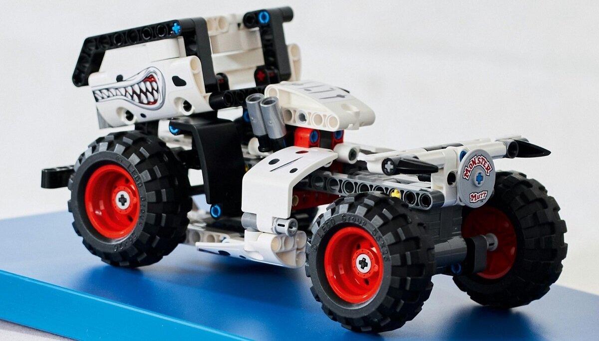 LEGO Technic Monster Jam Monster Mutt Dalmatian 42150 dziecko kreatywność zabawa nauka rozwój klocki figurki minifigurki jakość tradycja konstrukcja nauka wyobraźnia role jakość bezpieczeństwo wyobraźnia budowanie pasja hobby funkcje instrukcje
