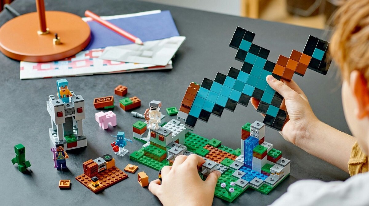LEGO Minecraft Bastion miecza 21244 dziecko kreatywność zabawa nauka rozwój klocki figurki minifigurki jakość tradycja konstrukcja nauka wyobraźnia role jakość bezpieczeństwo wyobraźnia budowanie pasja hobby funkcje instrukcje
