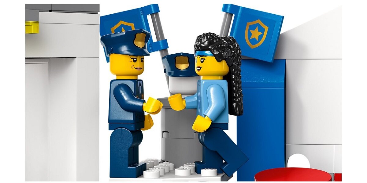 LEGO City Akademia policyjna 60372 dziecko kreatywność zabawa nauka rozwój klocki figurki minifigurki jakość tradycja konstrukcja nauka wyobraźnia role jakość bezpieczeństwo wyobraźnia budowanie pasja hobby aplikacja LEGO Builder