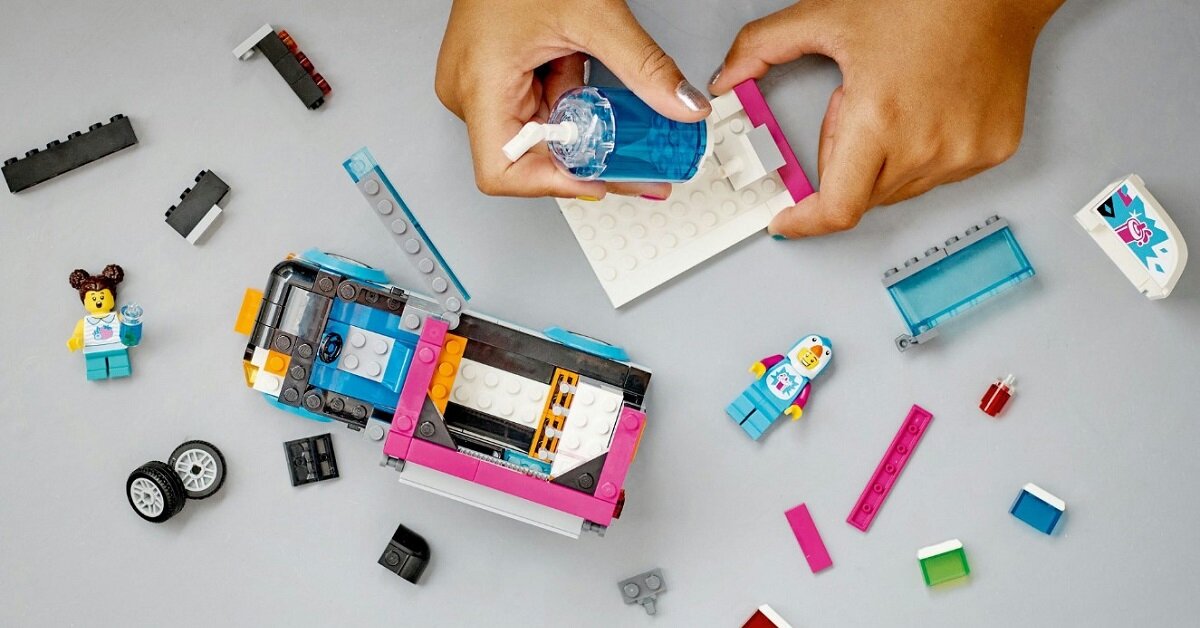 LEGO City Pingwinia furgonetka ze slushem 60384 dziecko kreatywność zabawa nauka rozwój klocki figurki minifigurki jakość tradycja konstrukcja nauka wyobraźnia role jakość bezpieczeństwo wyobraźnia budowanie pasja hobby funkcje instrukcje