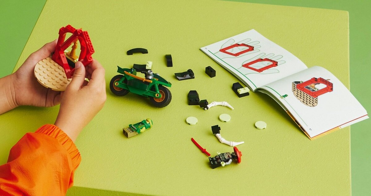 LEGO Ninjago Motocykl ninja Lloyda 71788 dziecko kreatywność zabawa nauka rozwój klocki figurki minifigurki jakość tradycja konstrukcja nauka wyobraźnia role jakość bezpieczeństwo wyobraźnia budowanie pasja hobby funkcje instrukcje
