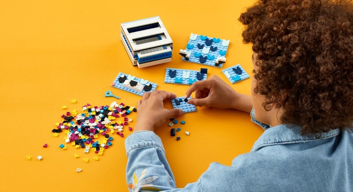LEGO DOTS Kreatywny zwierzak — szuflada 41805 dziecko kreatywność zabawa nauka rozwój klocki figurki minifigurki jakość tradycja konstrukcja nauka wyobraźnia role jakość bezpieczeństwo wyobraźnia budowanie pasja hobby funkcje instrukcja aplikacja LEGO Builder
