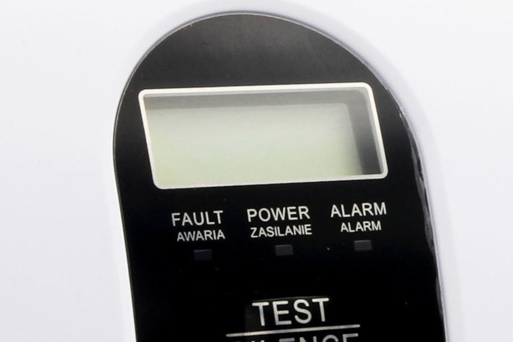Czujnik tlenku węgla czadu EURA CD-45A2V8 przycisk testu/startu sygnalizacja uszkodzenia sensora latwa instalacja 2 baterie AA sygnalizacja zuzycia baterii