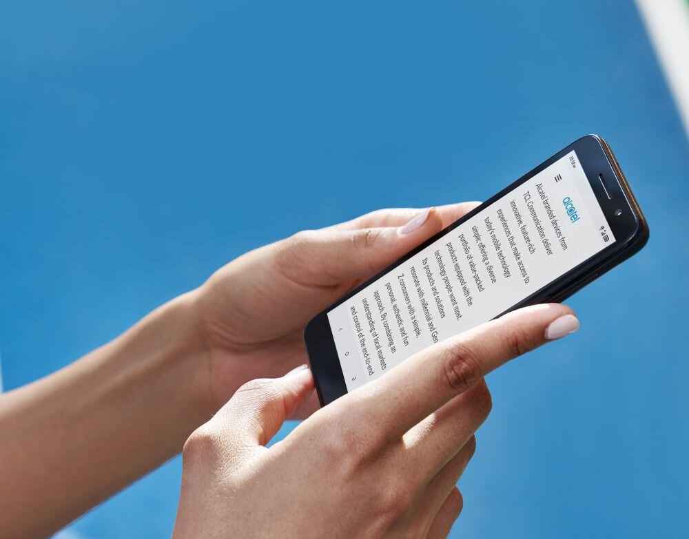 Smartfon ALCATEL 1 2022 ekran bateria aparat procesor ram pamięć pojemność rozdzielczość zdjęcia filmy opis dane cechy blokady system łączność wifi bluetooth obudowa szkło odporność porty muzyka transfer sieć przekątna matryca waga czujniki oled amoled ips