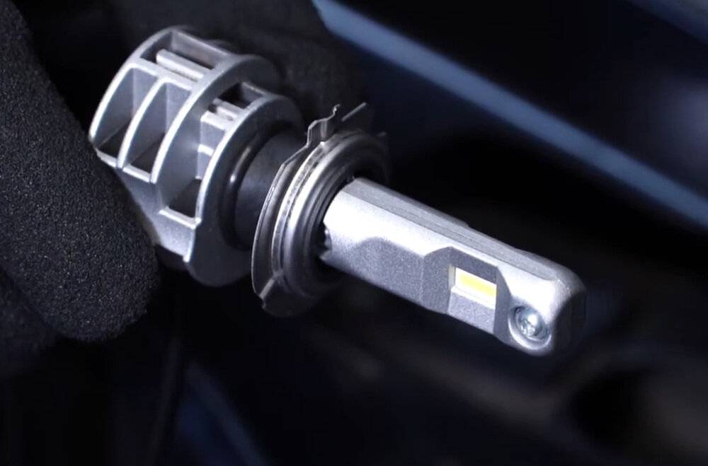Zestaw żarówek samochodowych OSRAM LEDriving XTR H7 6000K 12V-16.90W dobra widoczność dwie żarówki odpowiednie oświetlenie zwiększone bezpieczeństwo do reflektorów moc 16,90 W