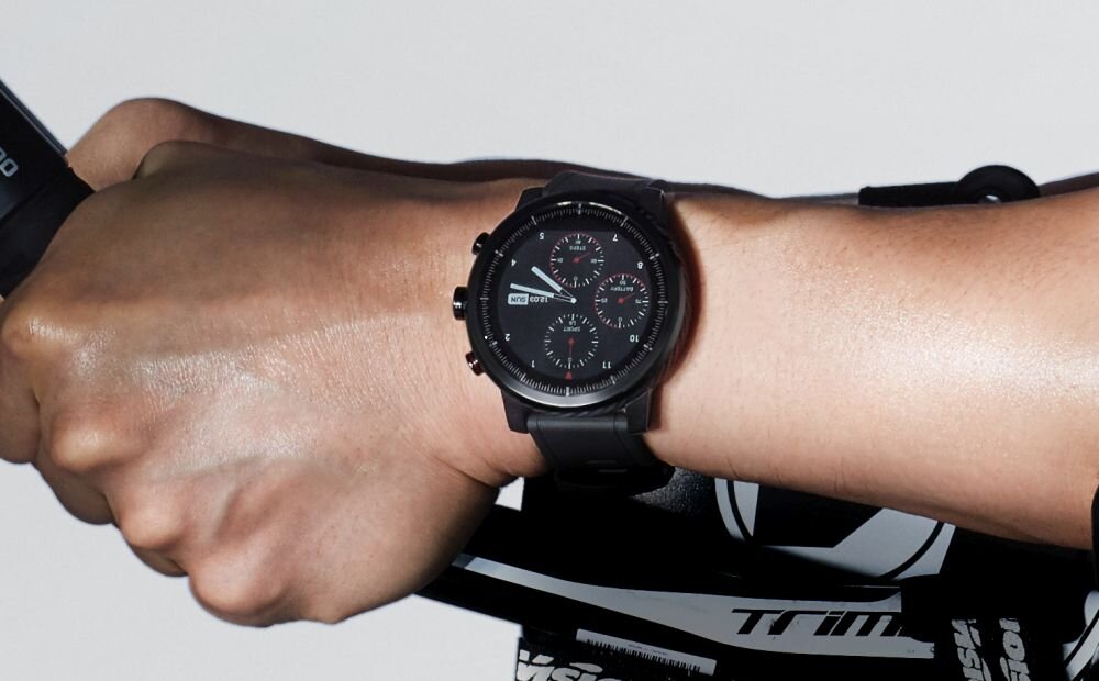 Smartwatch AMAZFIT Stratos  ekran bateria czujniki zdrowie sport pasek ładowanie pojemność rozdzielczość łączność sterowanie krew puls rozmowy smartfon aplikacja