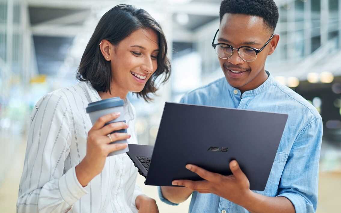 Laptop ASUS ExpertBook B1500 - lekka konstrukcja