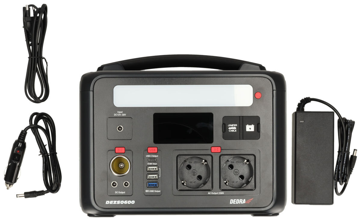 Stacja zasilania DEDRA DEZS0600 600W Bank energii elementy zestaw, na białym tle akcesoria i stacja zasilania