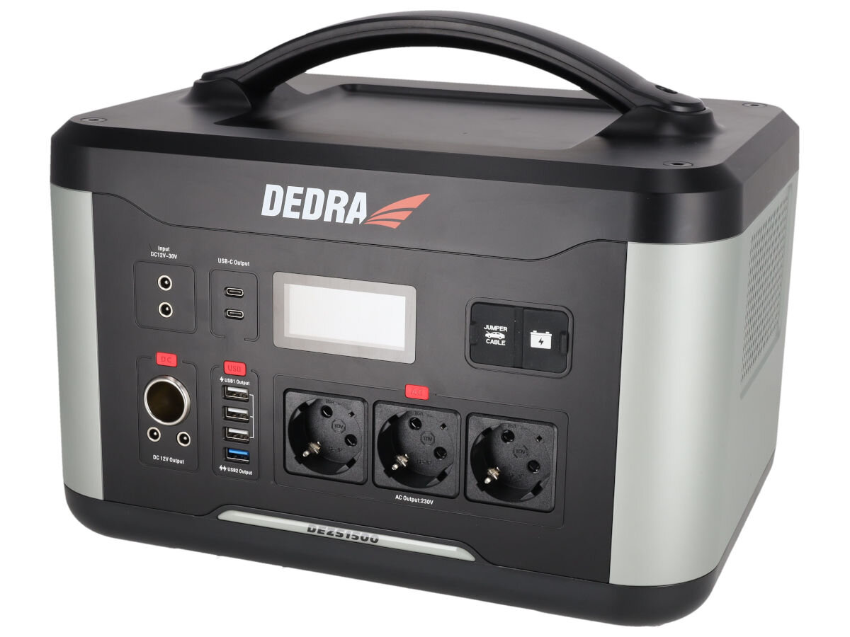 Stacja zasilania DEDRA DEZS1500 1500W Bank energii moc 300w akumulator czas ładowania, na białym tle stacja frontem prawo skos