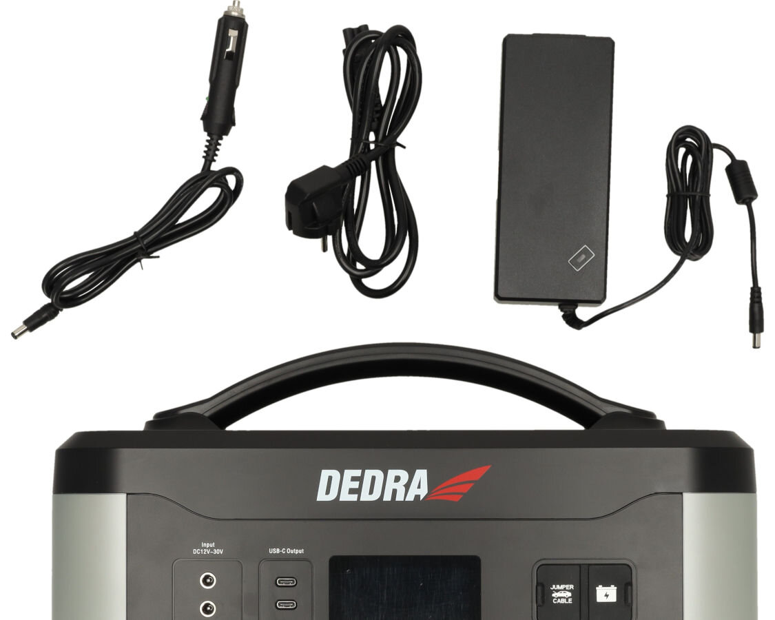 Stacja zasilania DEDRA DEZS1500 1500W Bank energii elementy zestaw, na białym tle stacja wraz z akcesoriami