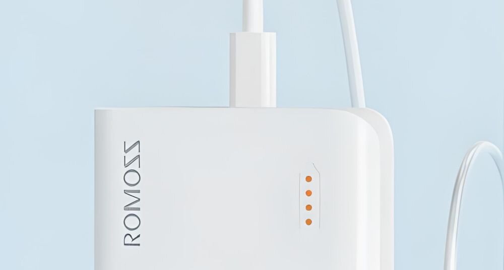 Powerbank ROMOSS Sense 4SF pojemność moc porty wyjścia USB-A USB typ-C ładowanie szybkość ekran diody wymiary waga odporny bezpieczny