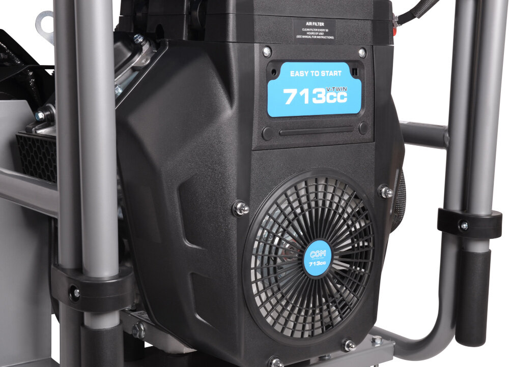 Agregat prądotwórczy CGM T15000 EY07000006 zbliżenie na silnik moc ciągła 11000 W silnik o mocy 12 kW synchroniczna prądnica stabilizacja napięcia AVR bezpieczeństwo wydajna praca