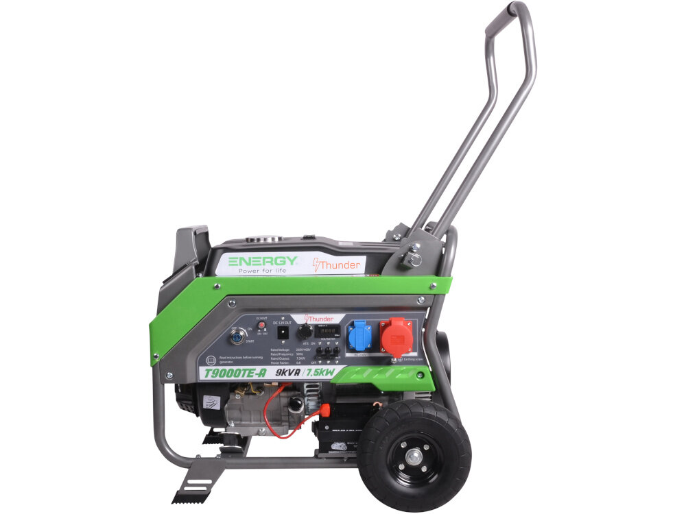 Agregat prądotwórczy ENERGY T9000TE-A EY07000008 urządzenie na białym tle widoczne z boku waga 87 kg łatwy w transporcie i przechowywaniu otwarta konstrukcja skuteczne chłodzenie powietrzem stabilna rama duża moc zasilanie trójfazowe pewne źródło energii