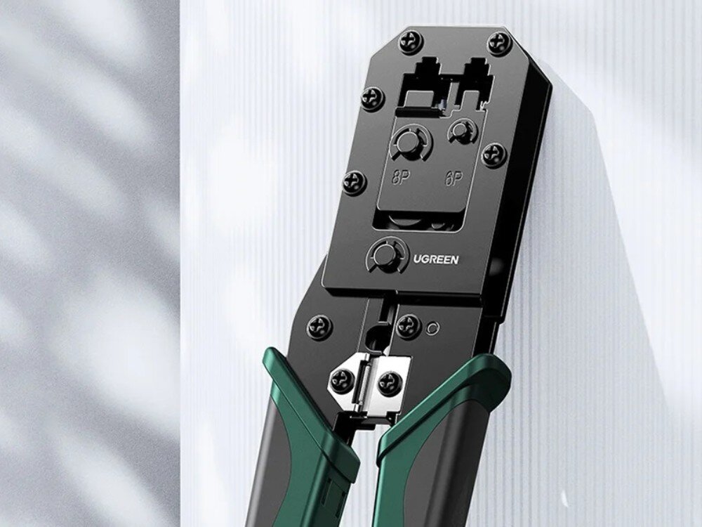 Zaciskarka UGREEN NW136 Widok z góry na głowicę narzędzia z oznaczeniami '8P' oraz '6P' wskazującymi miejsca na różne rodzaje wtyczek sieciowych i telefonicznych