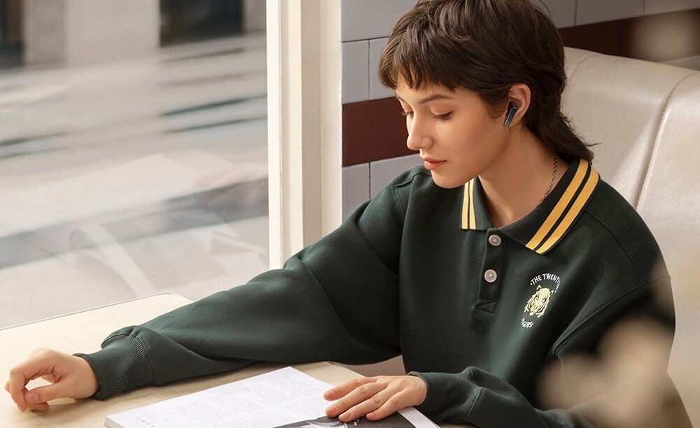 hałas dźwięk redukcja szumów  rozmowy panele dotykowe dopasowanie długi czas pracy  aplikacja zestaw