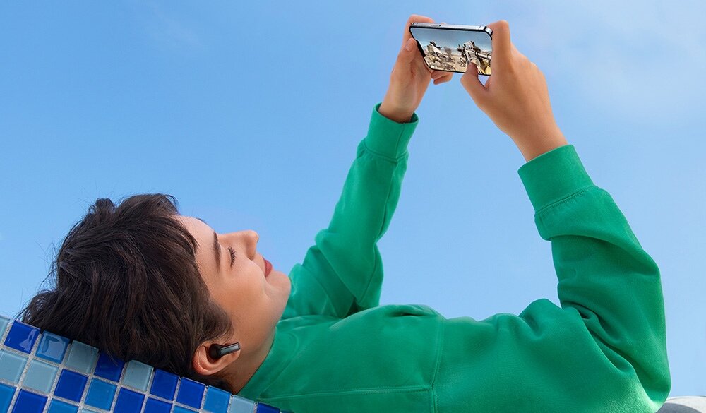 hałas dźwięk redukcja szumów  rozmowy panele dotykowe dopasowanie długi czas pracy  aplikacja zestaw