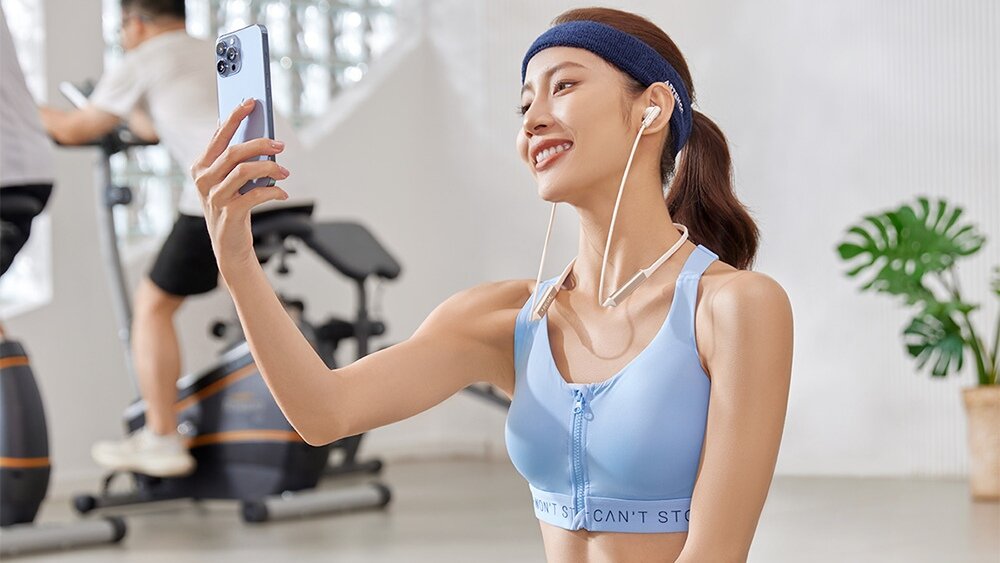 hałas dźwięk redukcja szumów  rozmowy panele dotykowe dopasowanie długi czas pracy  aplikacja zestaw