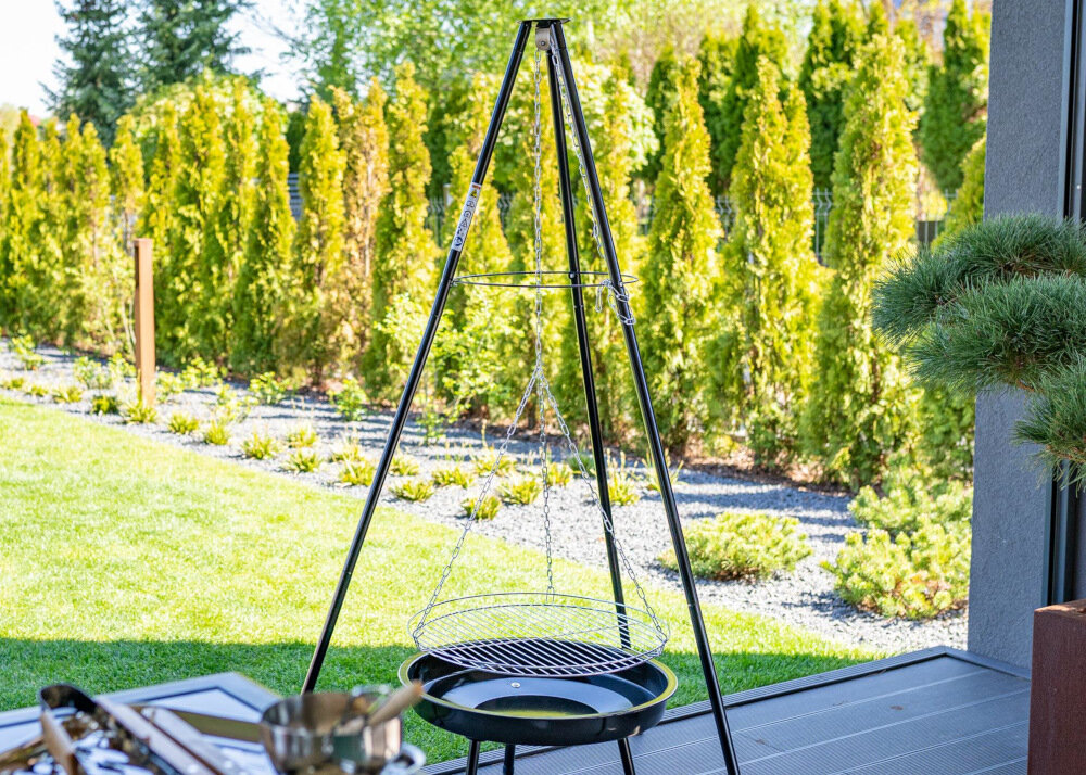 Grill ogniskowy MIRPOL MIR281 nowoczesne palenisko ogrodowe grill wiszący na trójnogu elegancki design komfortowy w użytkowaniu potrawy pełne smaku i aromatu duża powierzchnia grillowania