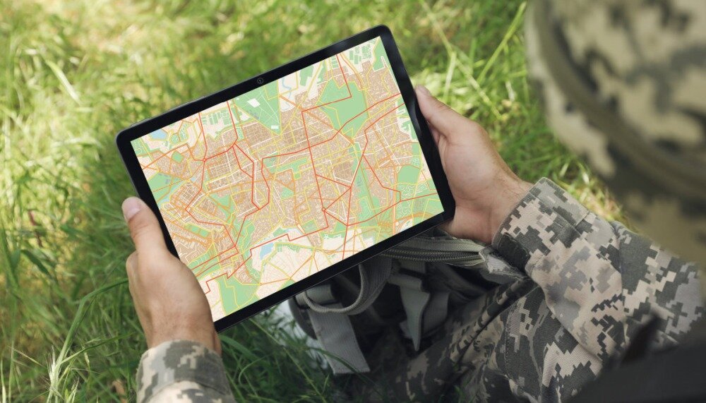 Tablet BLACKVIEW Tab rozdzielczość rdzenie przekątna czujniki aparat głośnik czas pracy procesor transmisja danych waga wifi pamięć złącza zestaw