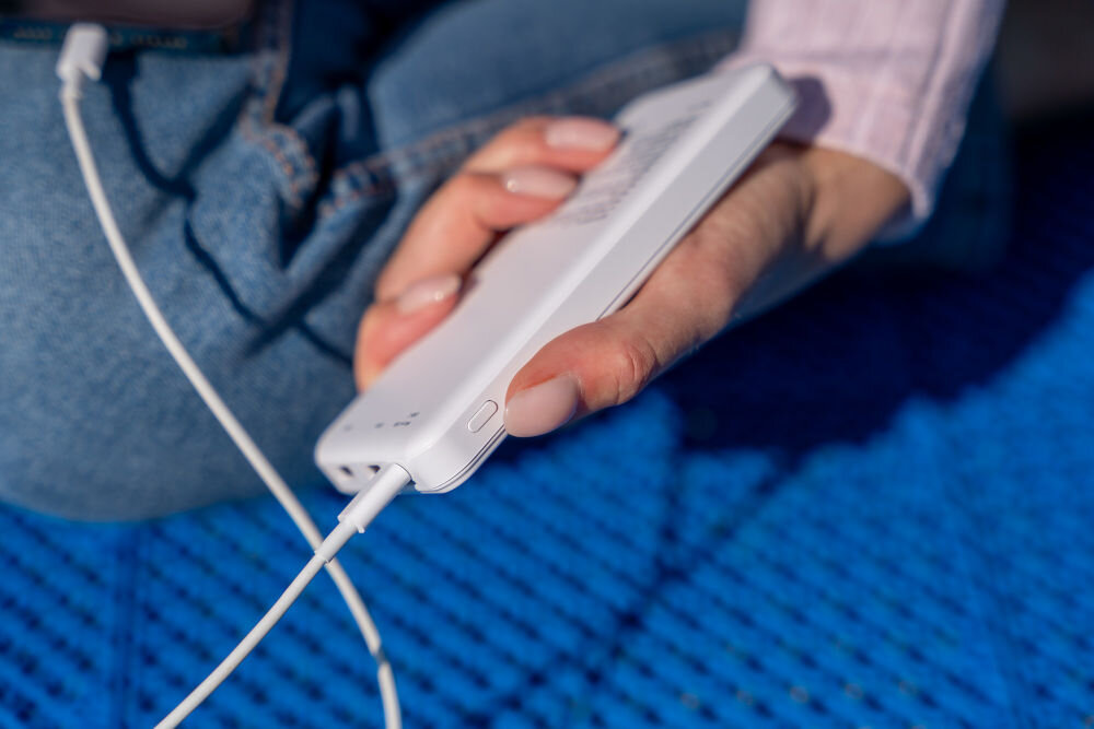 Powerbank XLINE XPB120W 10000 mAh Biały materiał abs diodowy wskaźnik