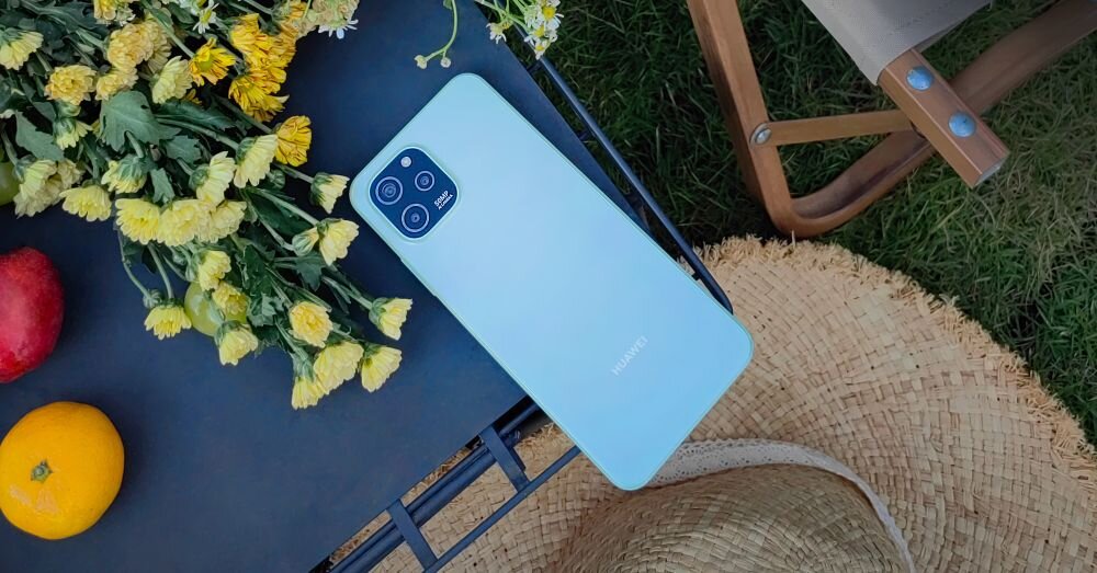 SMARTFON HUAWEI NOVA Y61 ekran bateria aparat procesor ram pamięć pojemność rozdzielczość zdjęcia filmy opis dane cechy blokady system łączność wifi bluetooth obudowa szkło odporność porty muzyka transfer sieć przekątna matryca waga czujniki oled amoled ips